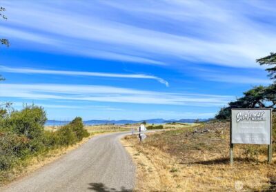 4689 Surfcrest Drive , Oak Harbor, WA 98277 - Photo 4