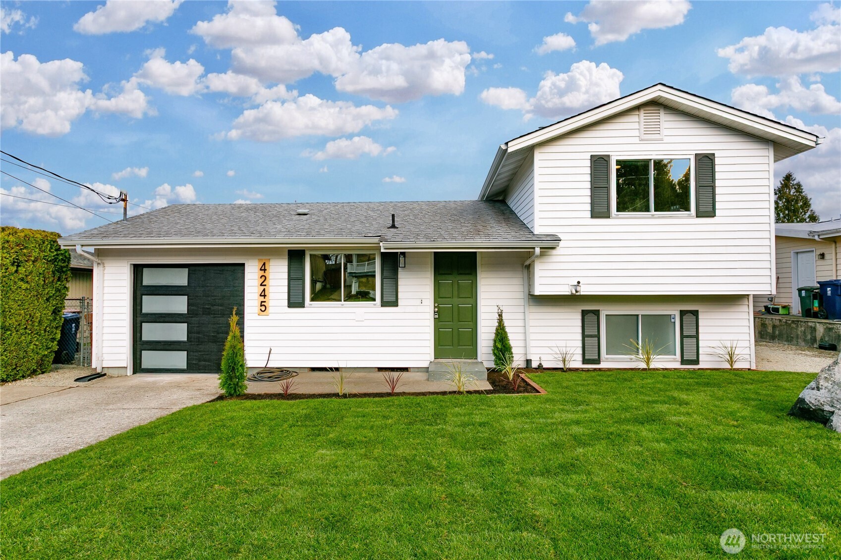 4245 N Vassault Street , Tacoma, WA 98407