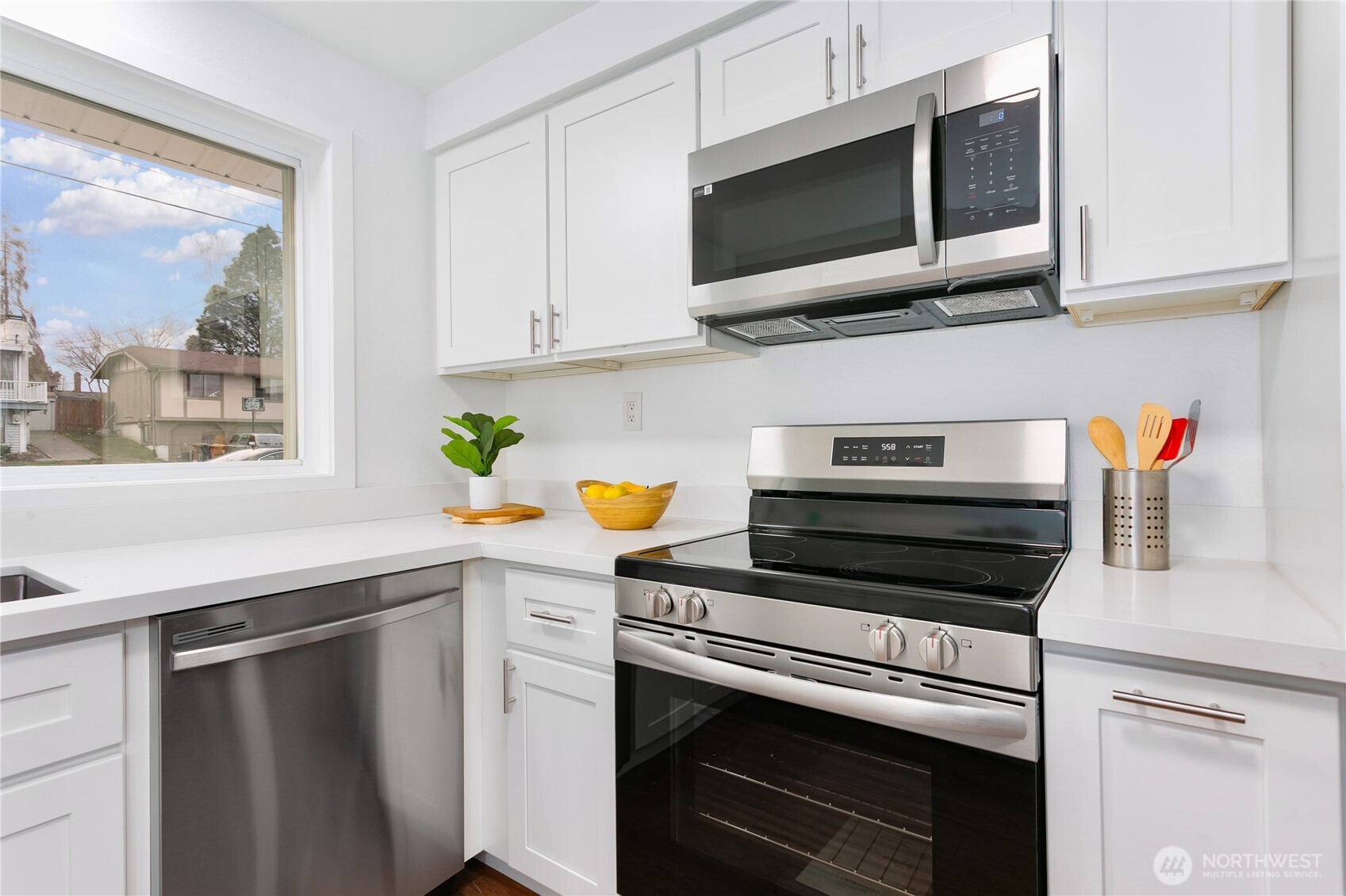 4245 N Vassault Street , Tacoma, WA 98407