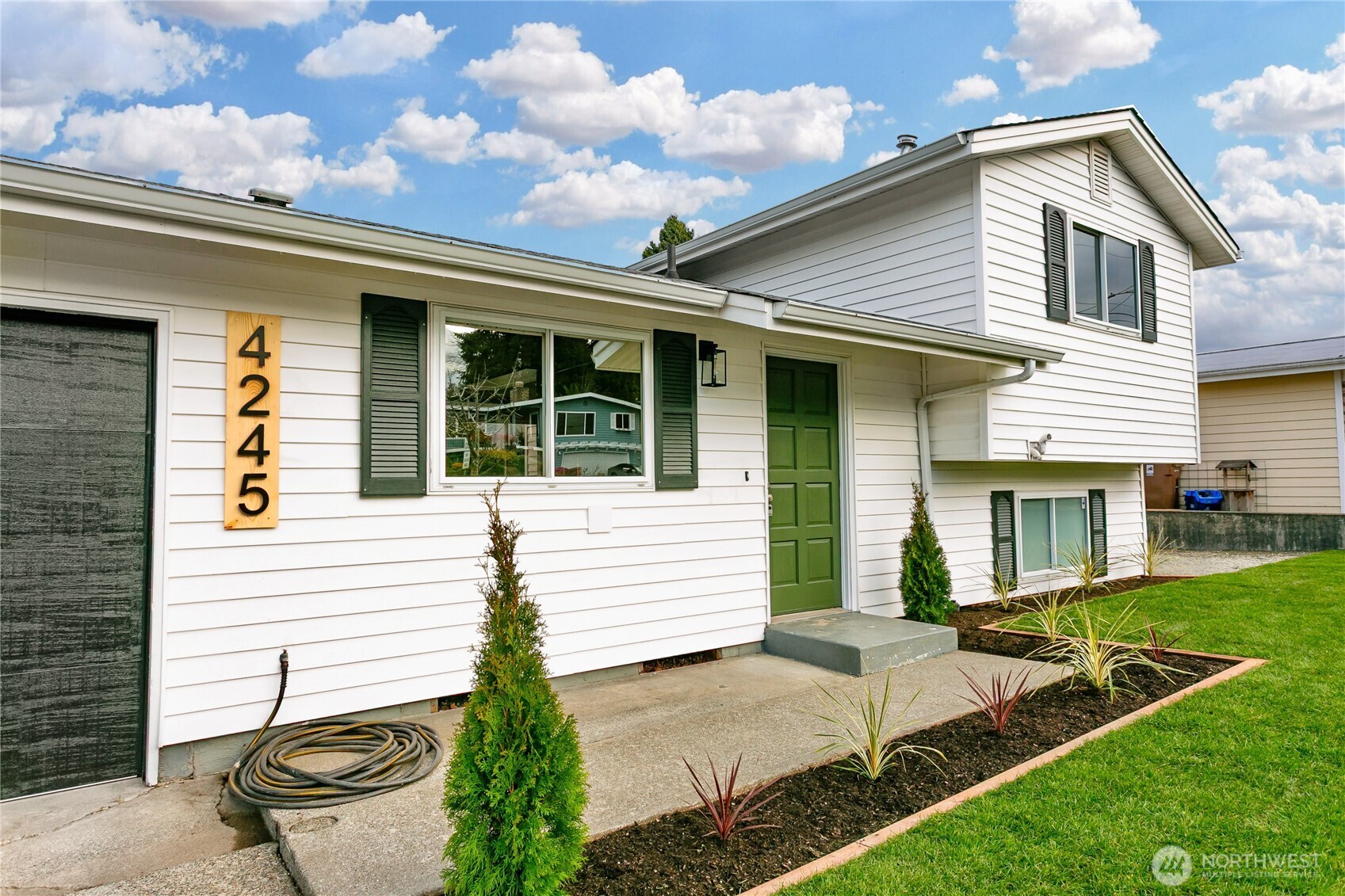 4245 N Vassault Street , Tacoma, WA 98407