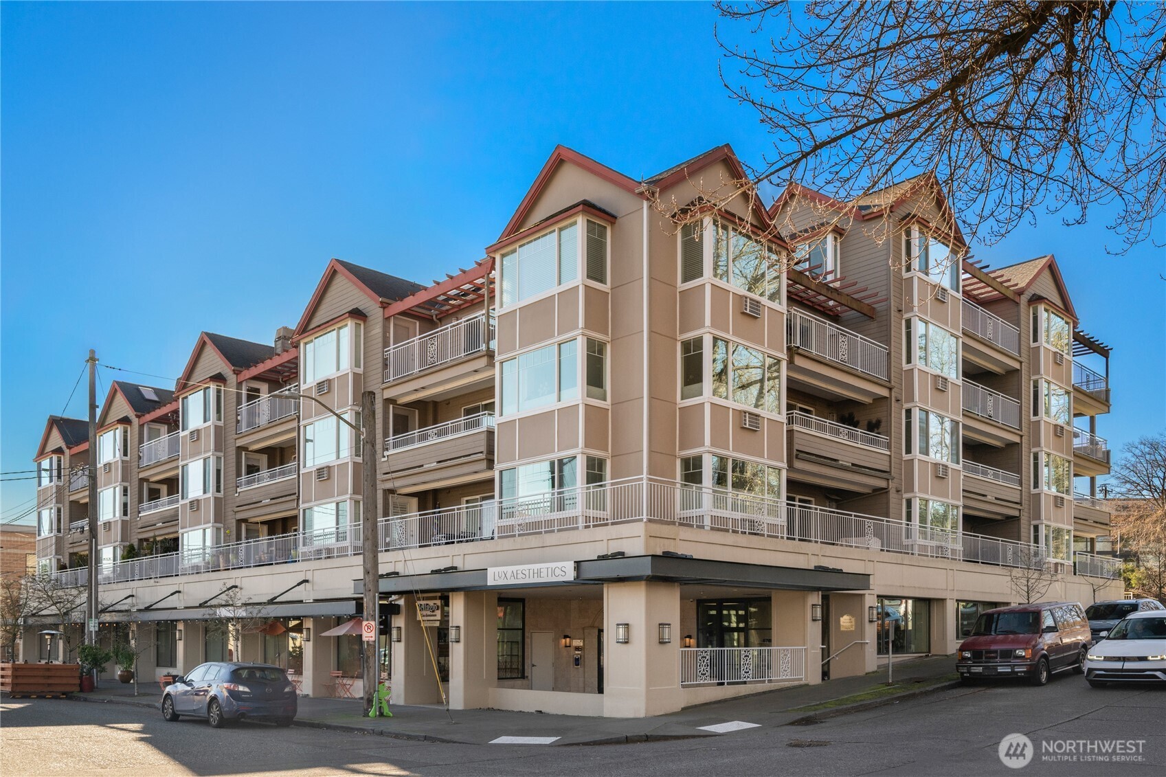 2425 33rd Avenue W #402, Seattle, WA 98199