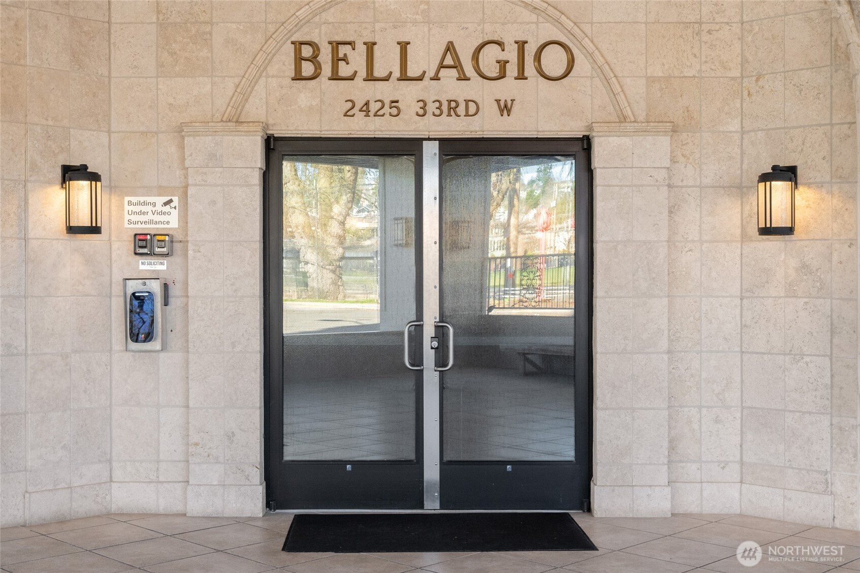 2425 33rd Avenue W #402, Seattle, WA 98199