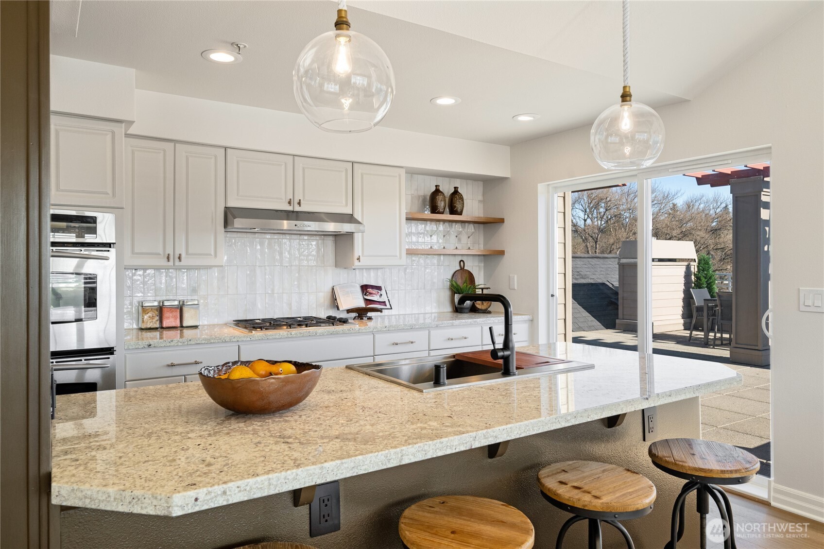 2425 33rd Avenue W #402, Seattle, WA 98199