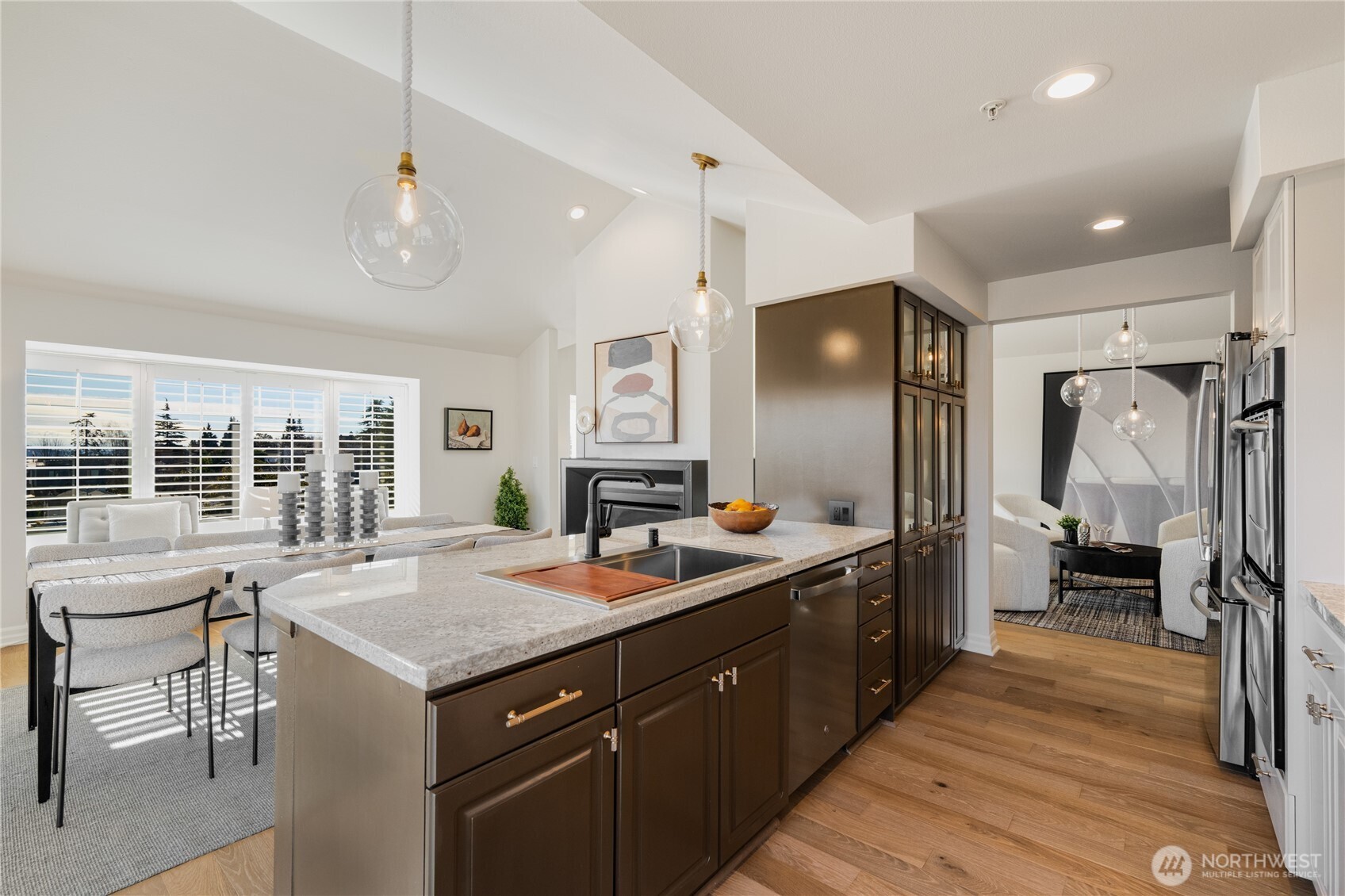 2425 33rd Avenue W #402, Seattle, WA 98199