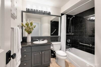 2425 33rd Avenue W #402, Seattle, WA 98199 - Photo 18