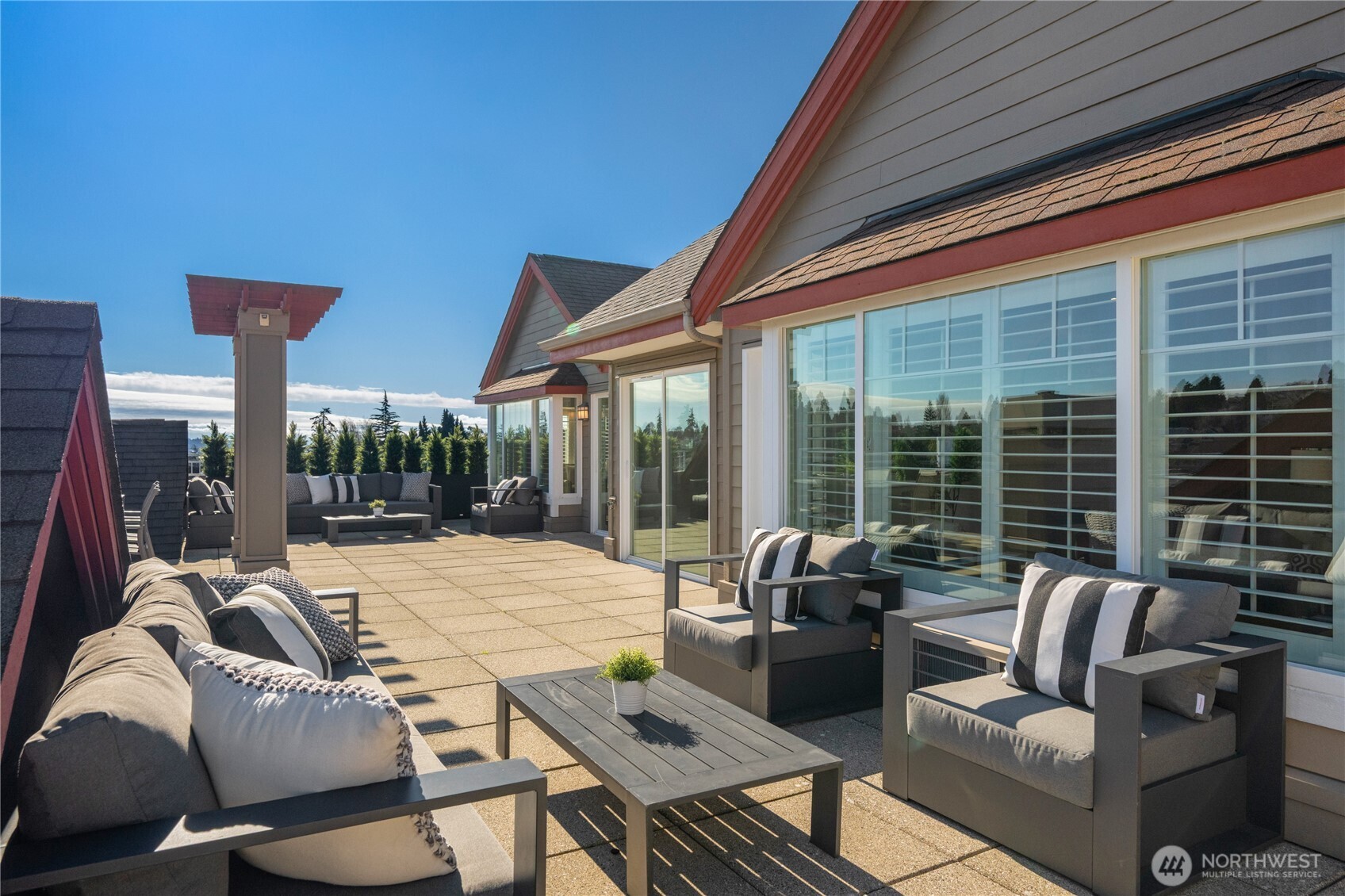 2425 33rd Avenue W #402, Seattle, WA 98199