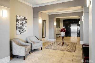 2425 33rd Avenue W #402, Seattle, WA 98199 - Photo 3