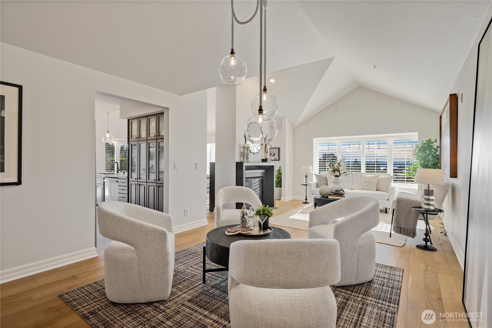 2425 33rd Avenue W #402, Seattle, WA 98199