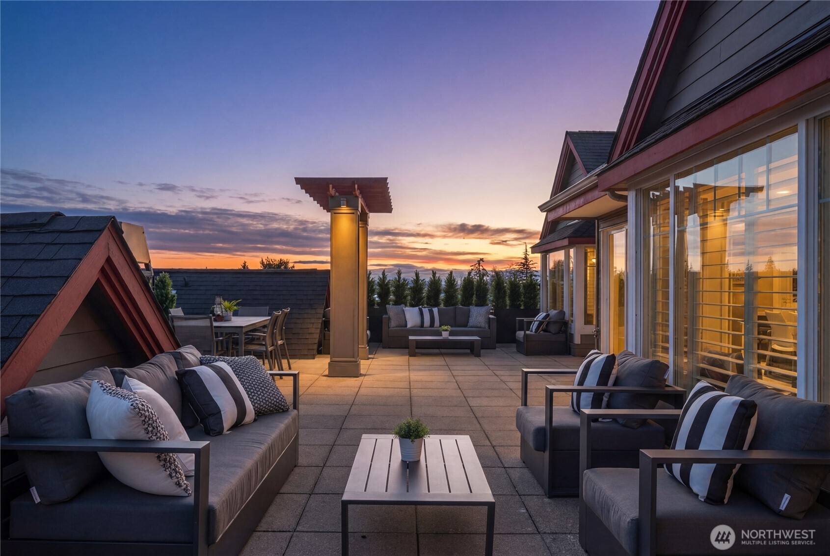 2425 33rd Avenue W #402, Seattle, WA 98199