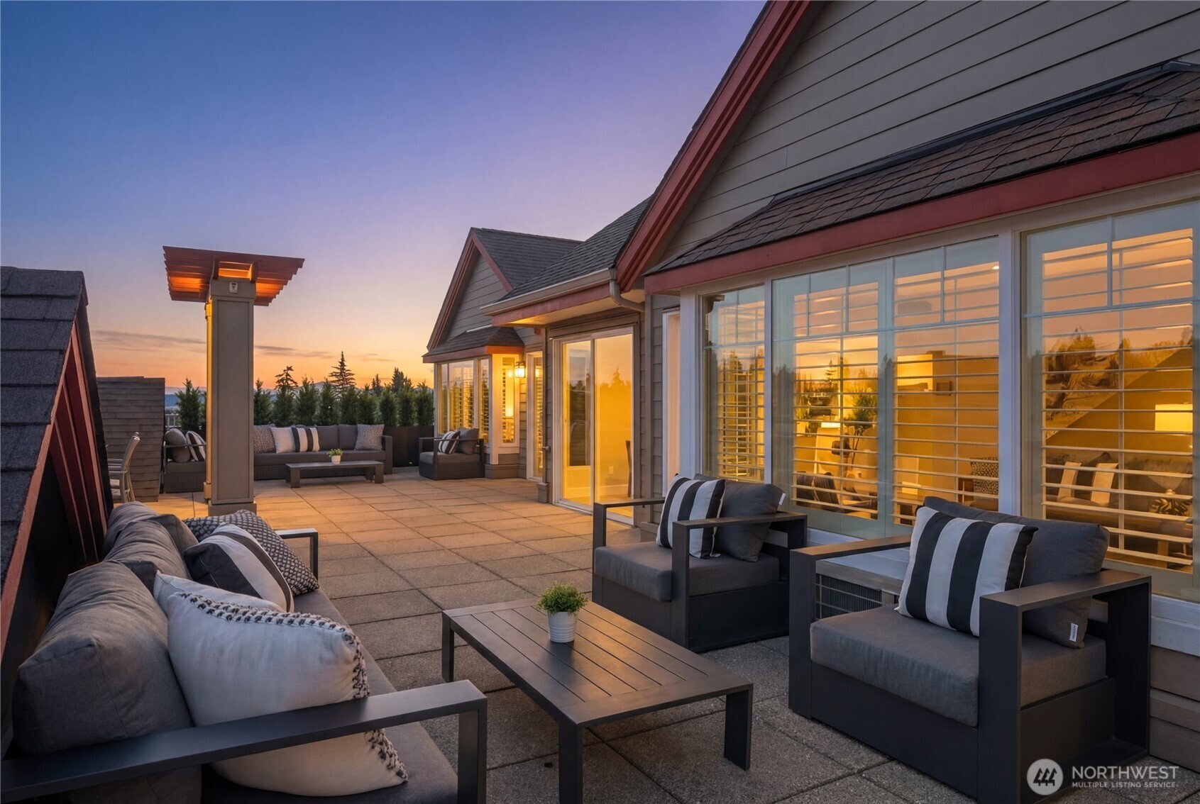 2425 33rd Avenue W #402, Seattle, WA 98199