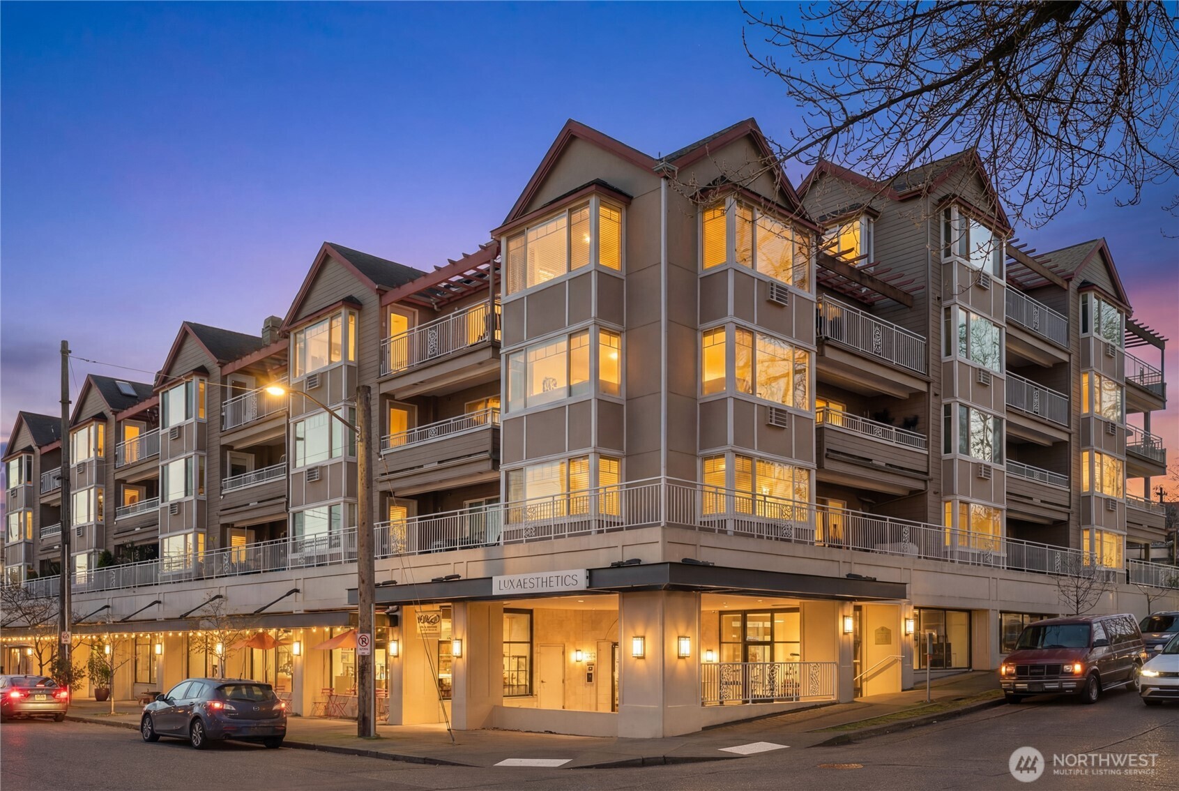 2425 33rd Avenue W #402, Seattle, WA 98199