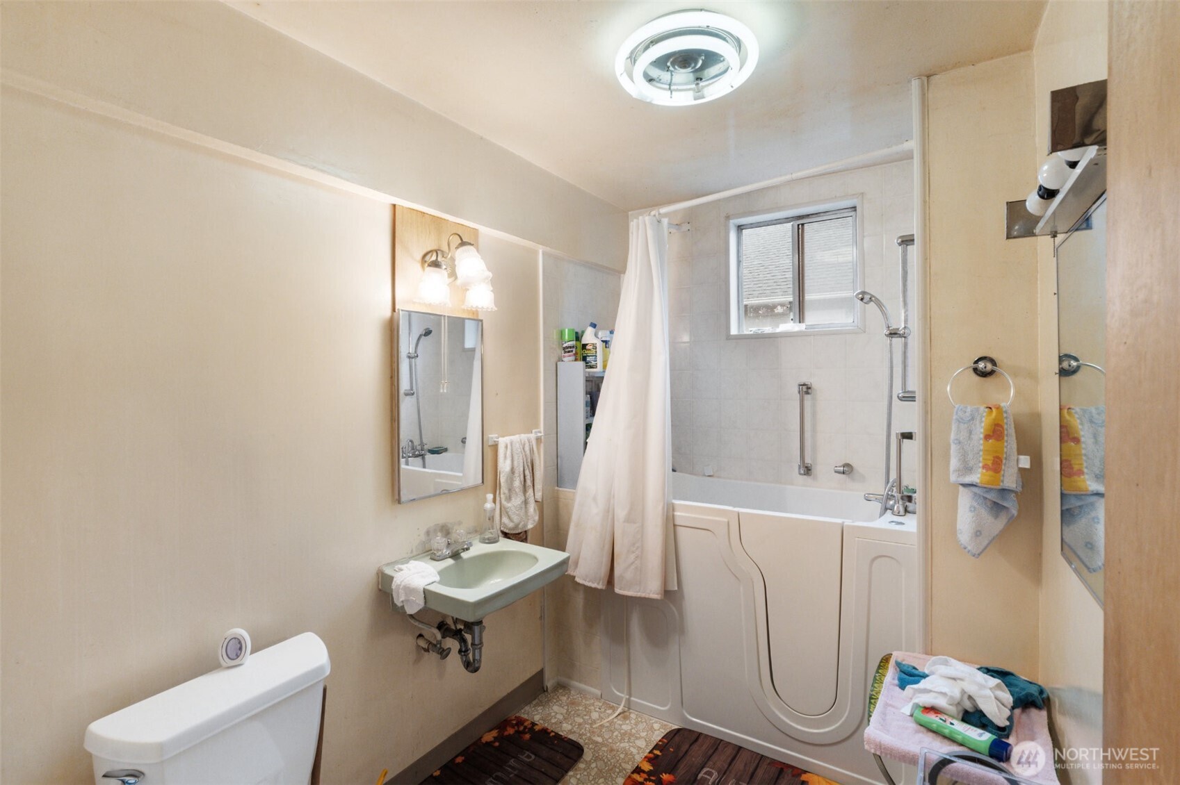 24201 Roberts Drive , Black Diamond, WA 98010