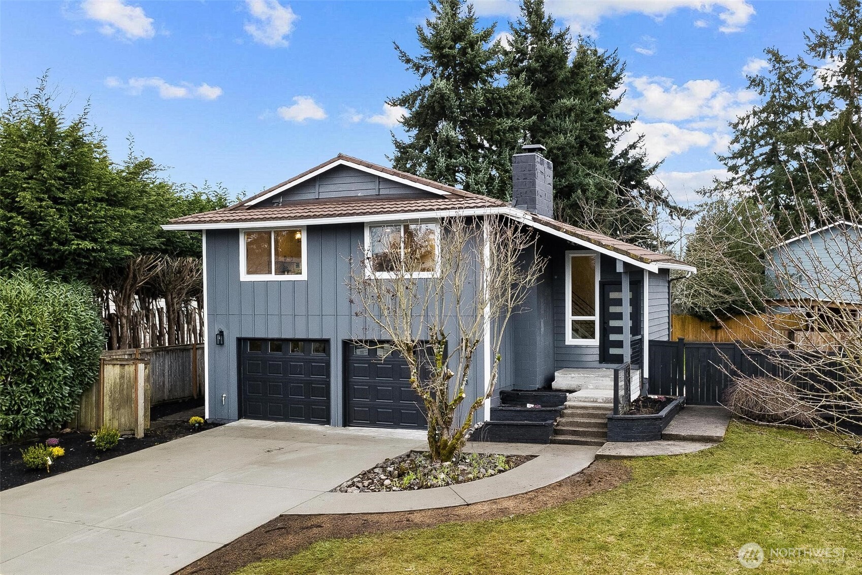 1413 S 275th Place , Des Moines, WA 98198-9405