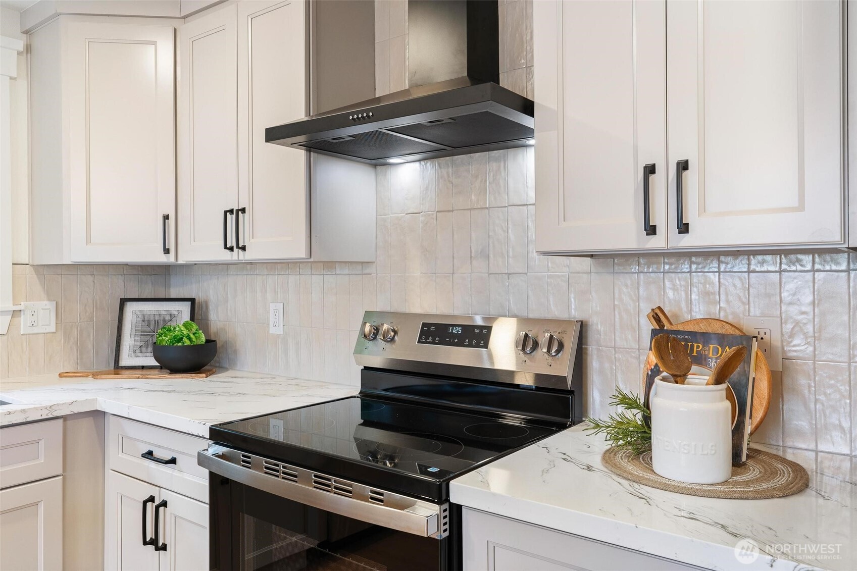 1413 S 275th Place , Des Moines, WA 98198-9405