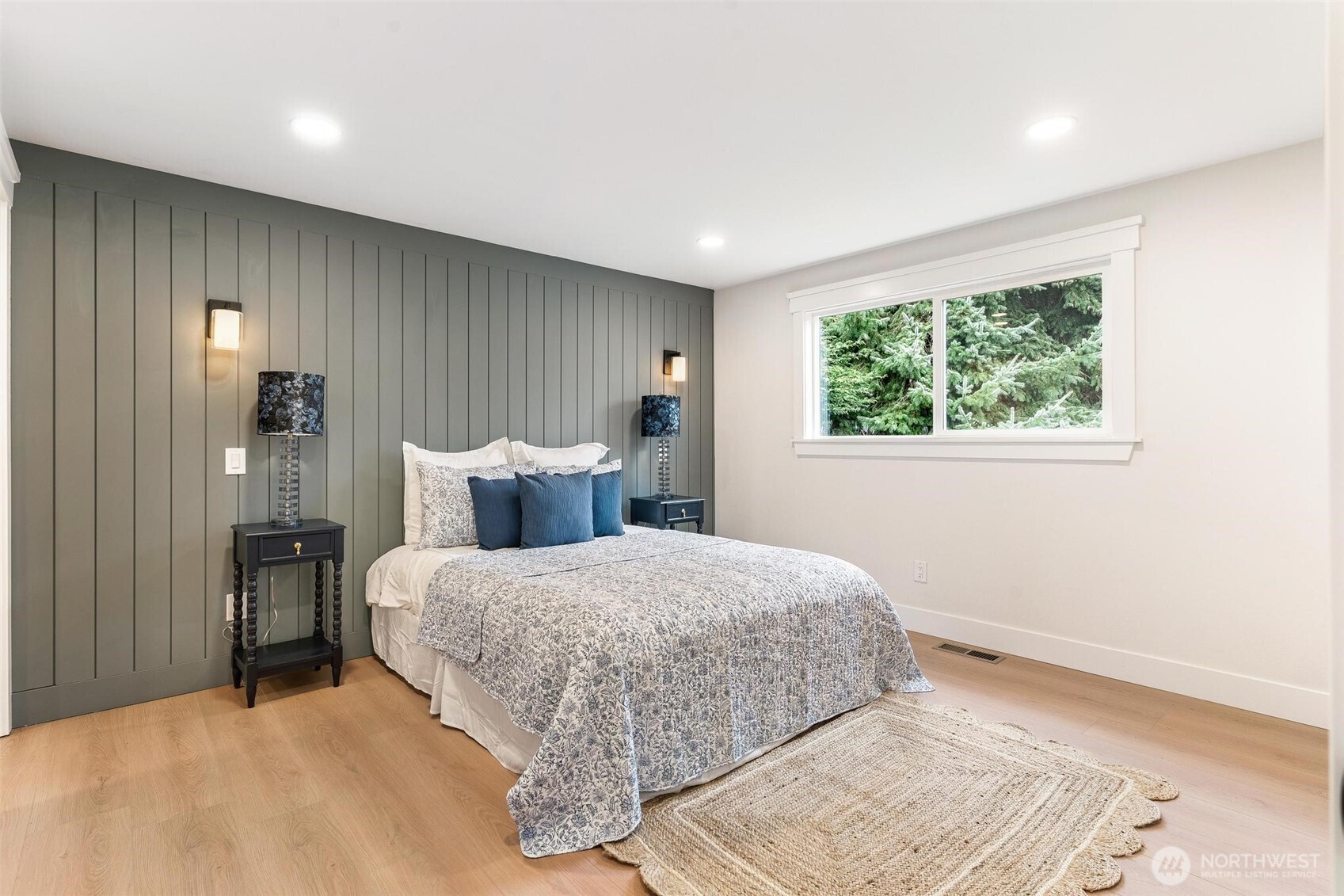 1413 S 275th Place , Des Moines, WA 98198-9405