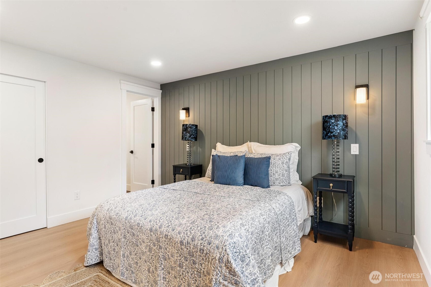 1413 S 275th Place , Des Moines, WA 98198-9405