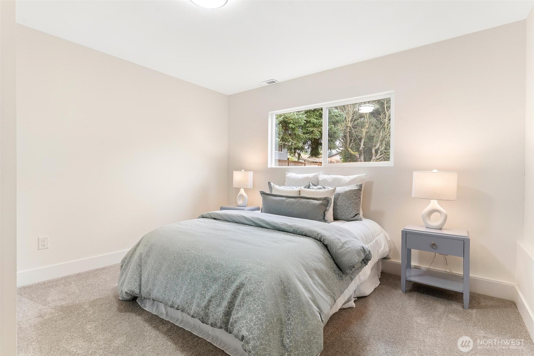 1413 S 275th Place , Des Moines, WA 98198-9405