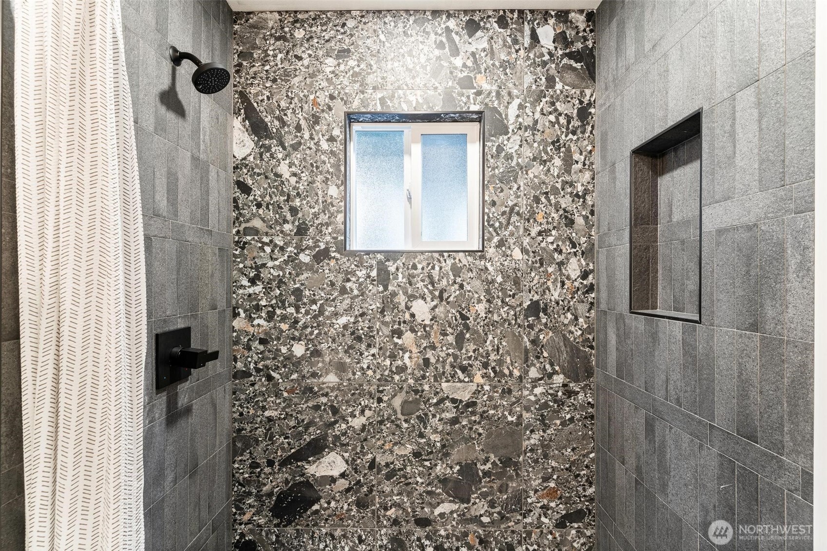 1413 S 275th Place , Des Moines, WA 98198-9405