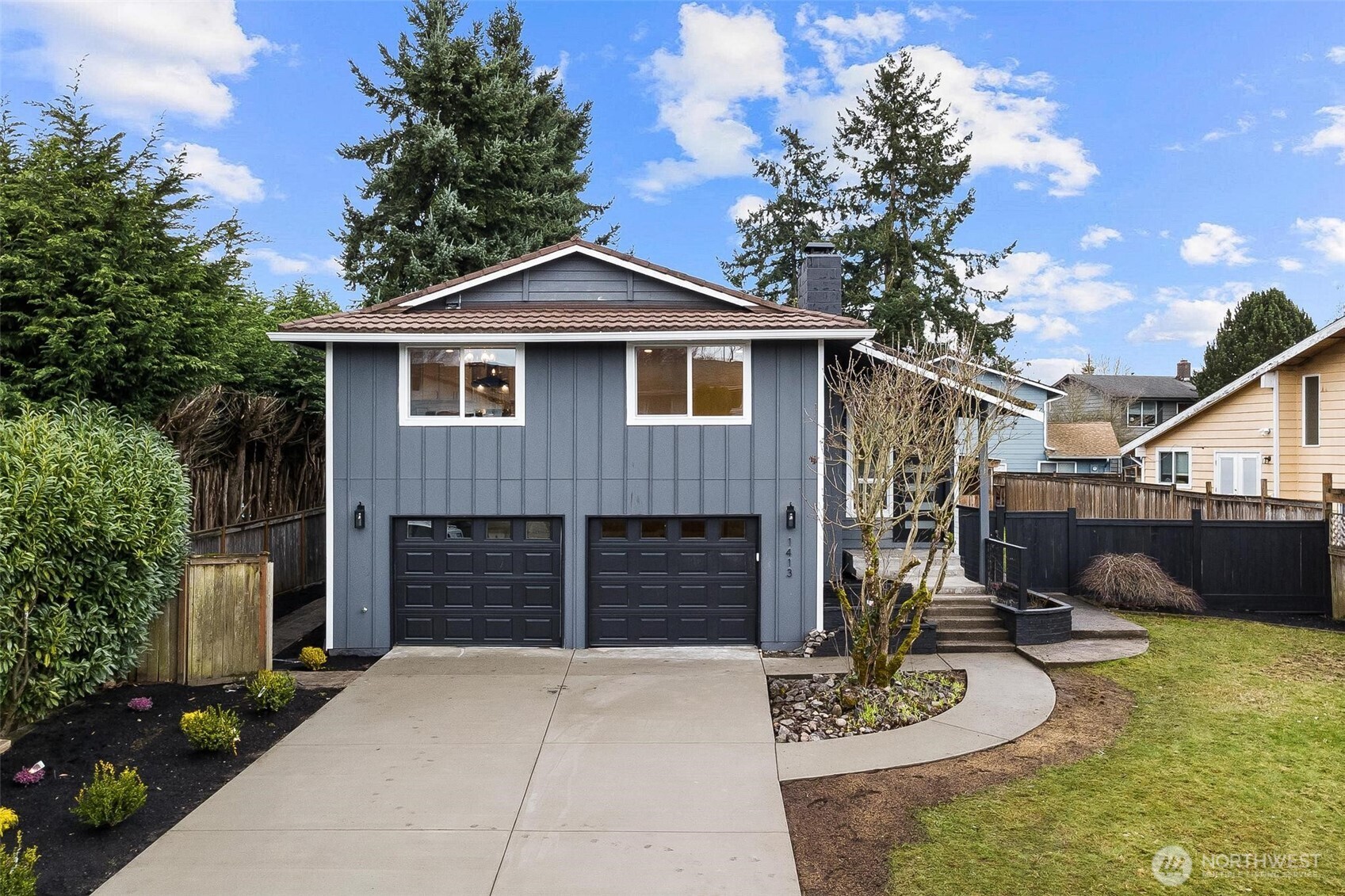 1413 S 275th Place , Des Moines, WA 98198-9405