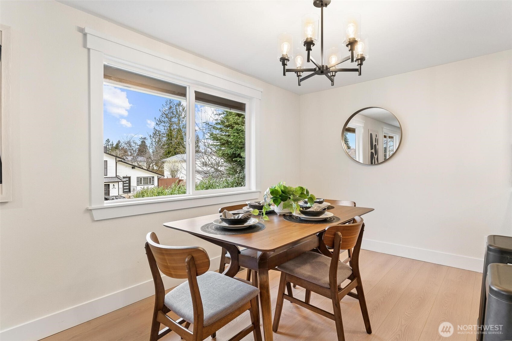 1413 S 275th Place , Des Moines, WA 98198-9405