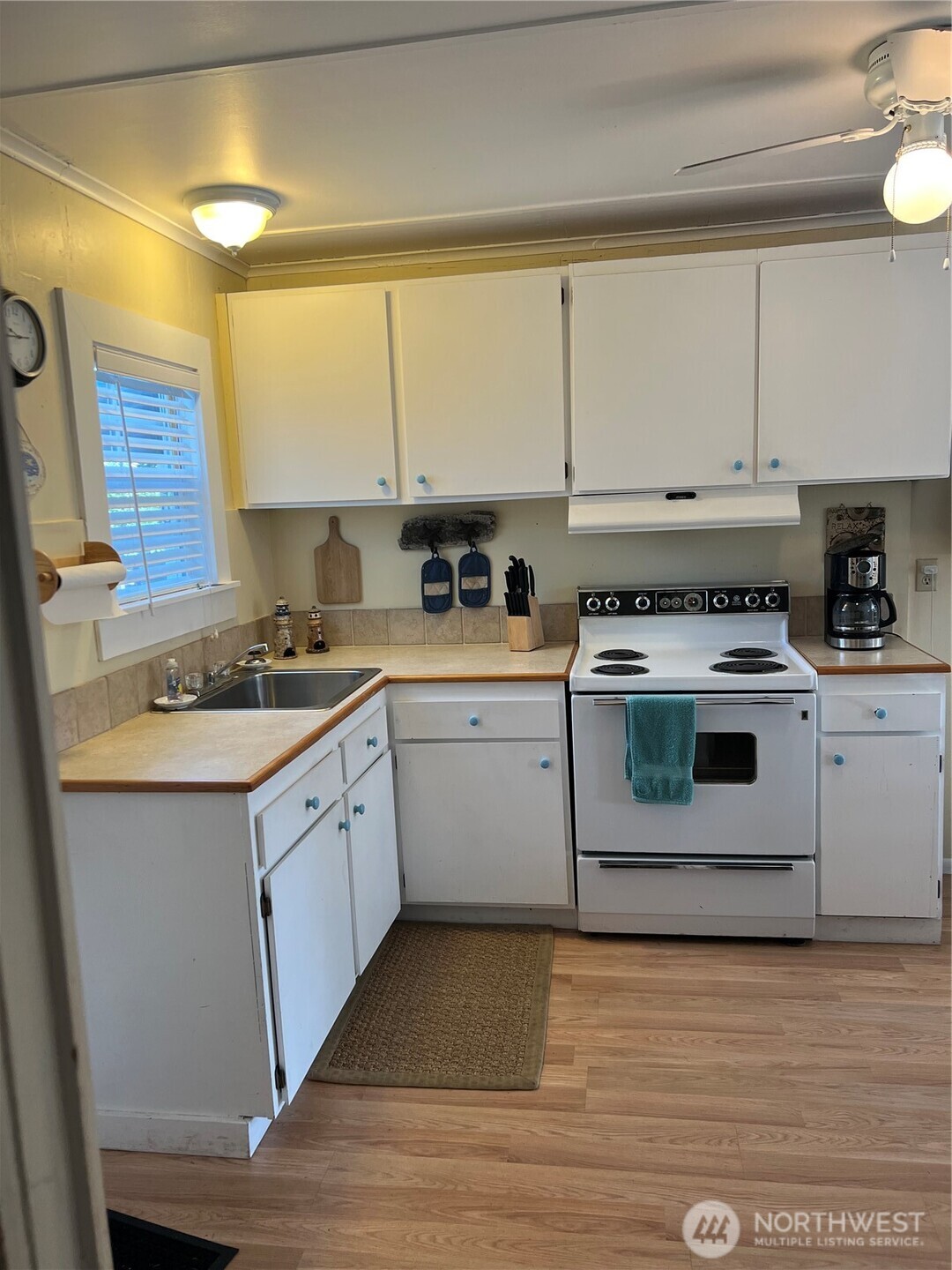 1306 Ocean Beach Blvd S, Long Beach, WA 98631