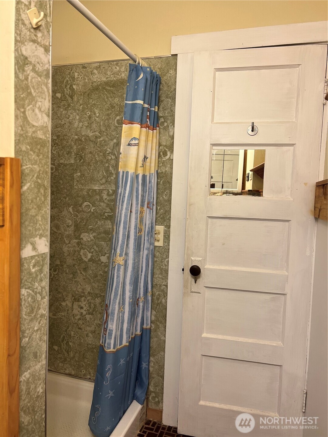 1306 Ocean Beach Blvd S, Long Beach, WA 98631