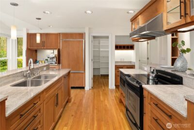 10617 SE 18th Street , Bellevue, WA 98004-7138 - Photo 15