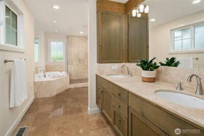 10617 SE 18th Street , Bellevue, WA 98004-7138 - Photo 21