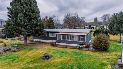213 Davis Ave. , Brewster, WA 98812 - Photo 2