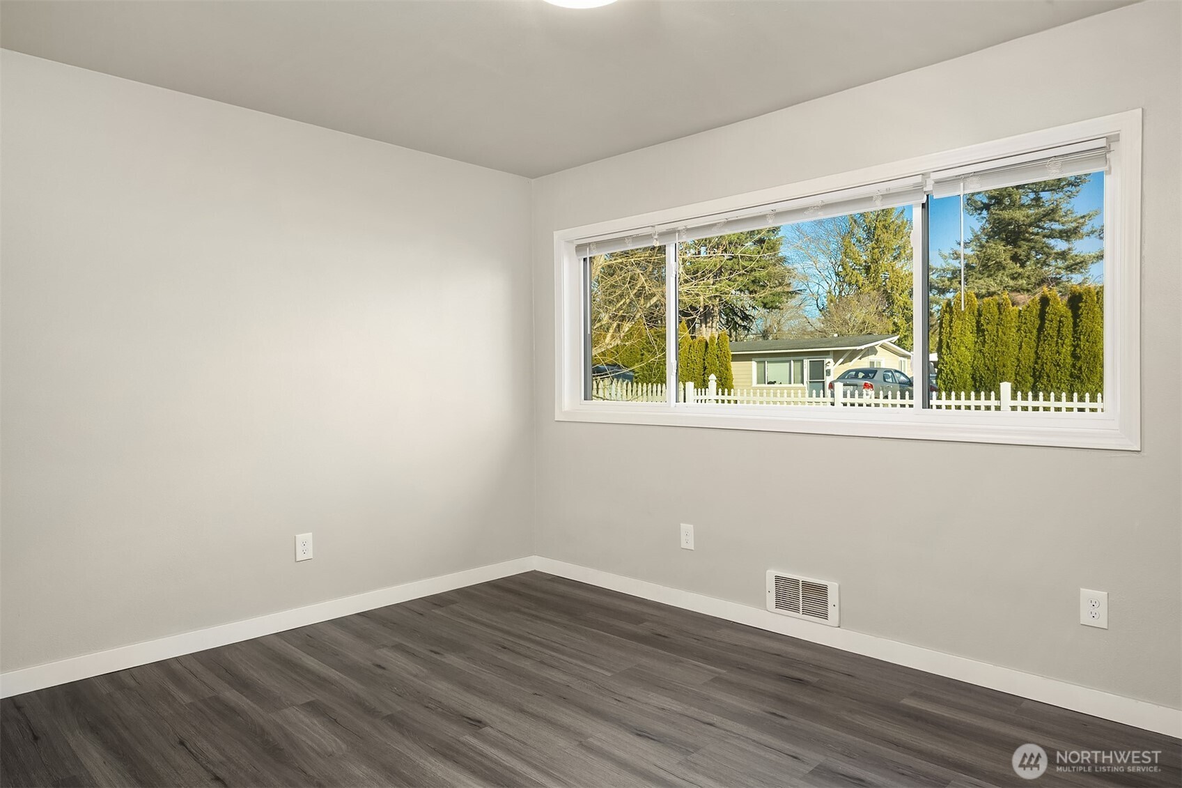 803 Dayton Avenue NE, Renton, WA 98056-3640