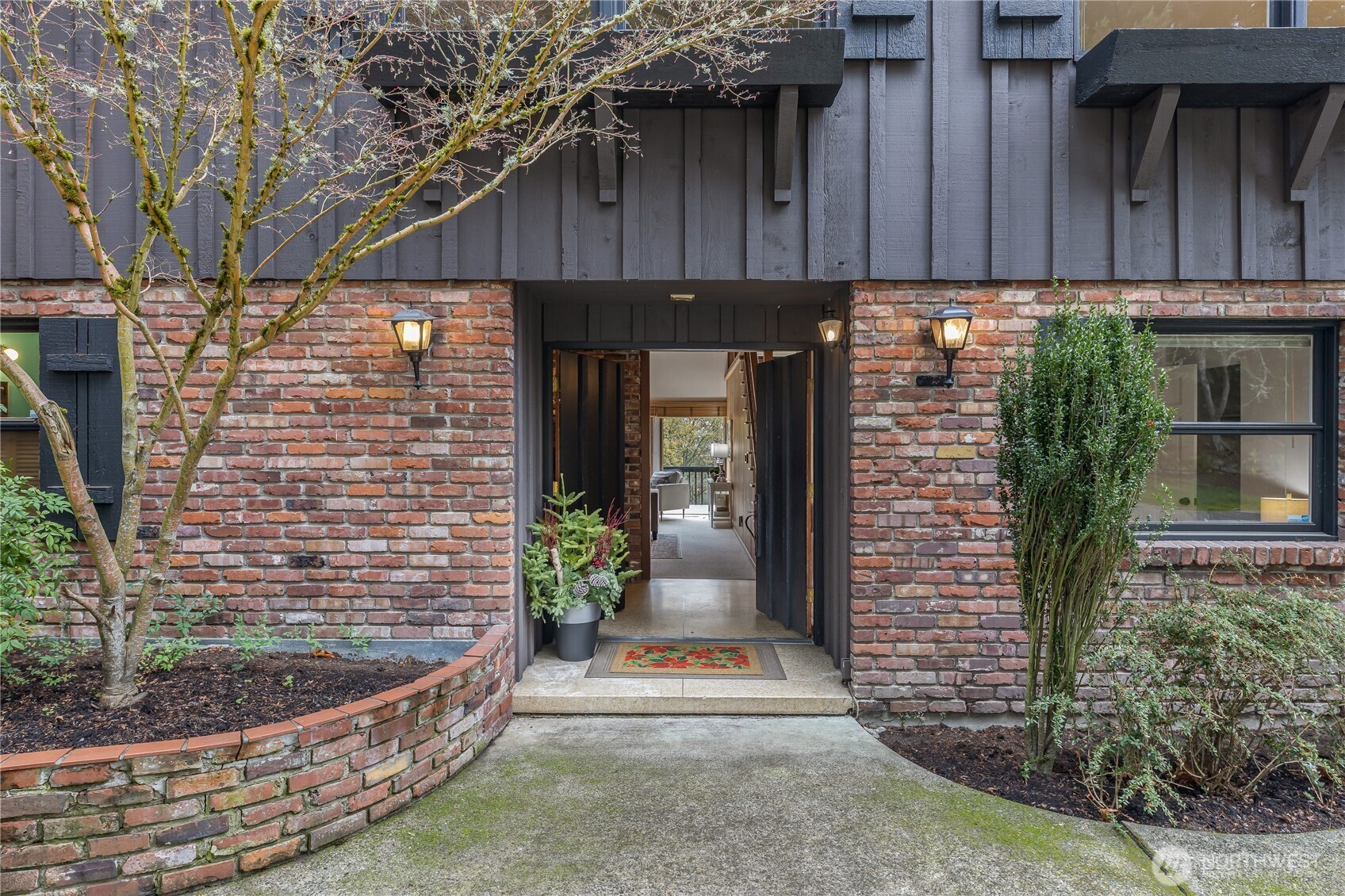 16521 NE 1st Place , Bellevue, WA 98008