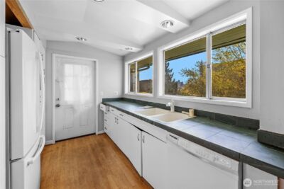 223 W Kinnear Place , Seattle, WA 98119-3730 - Photo 15