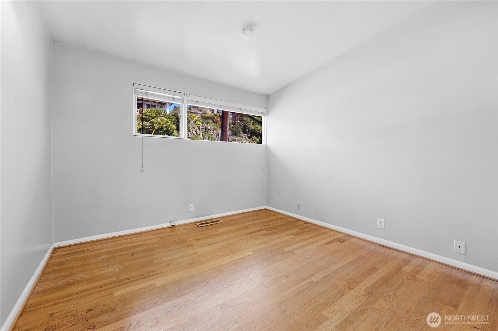 223 W Kinnear Place , Seattle, WA 98119-3730