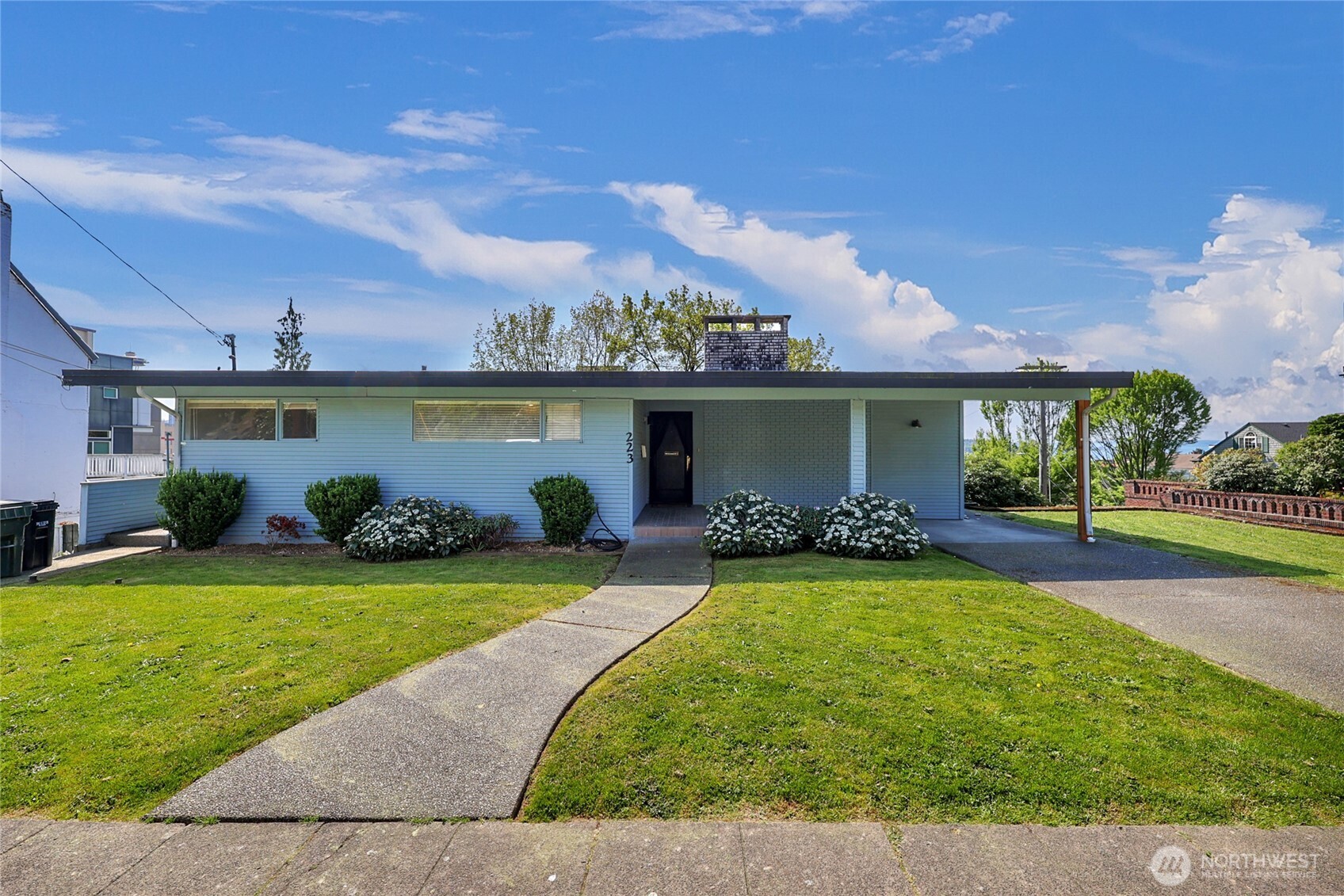 223 W Kinnear Place , Seattle, WA 98119-3730