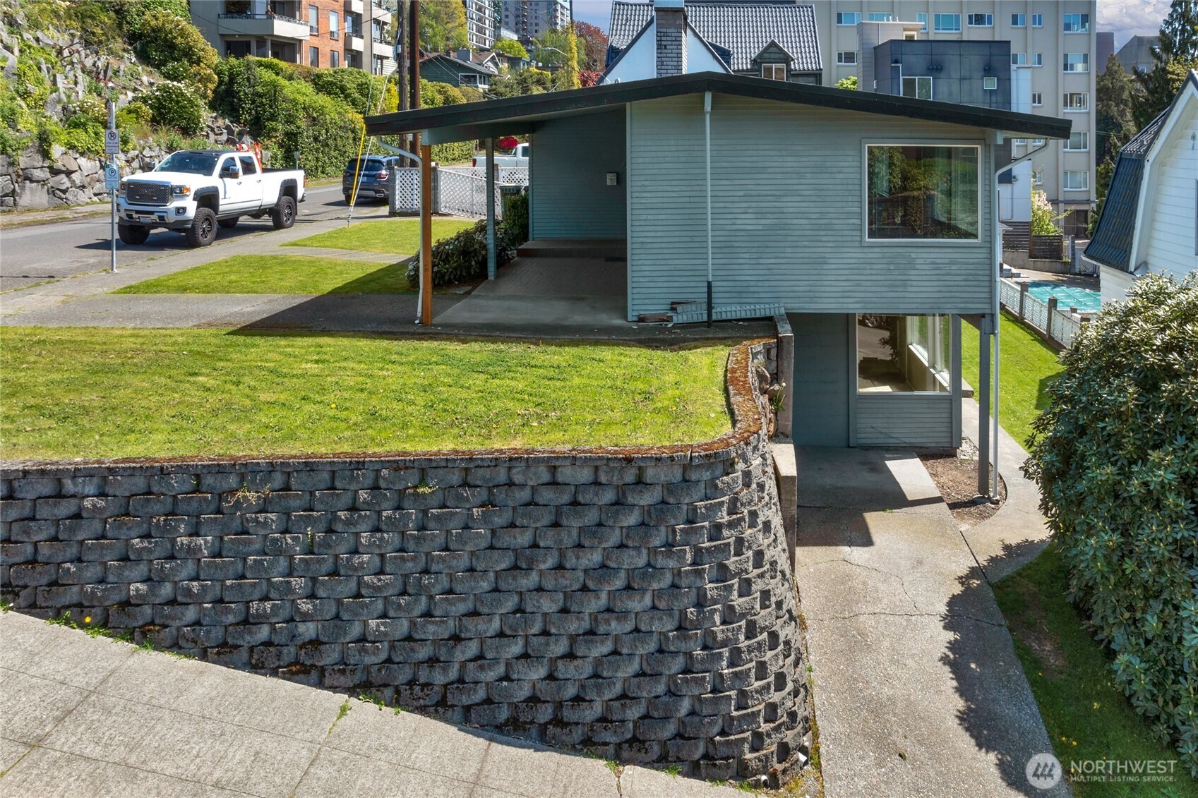 223 W Kinnear Place , Seattle, WA 98119-3730