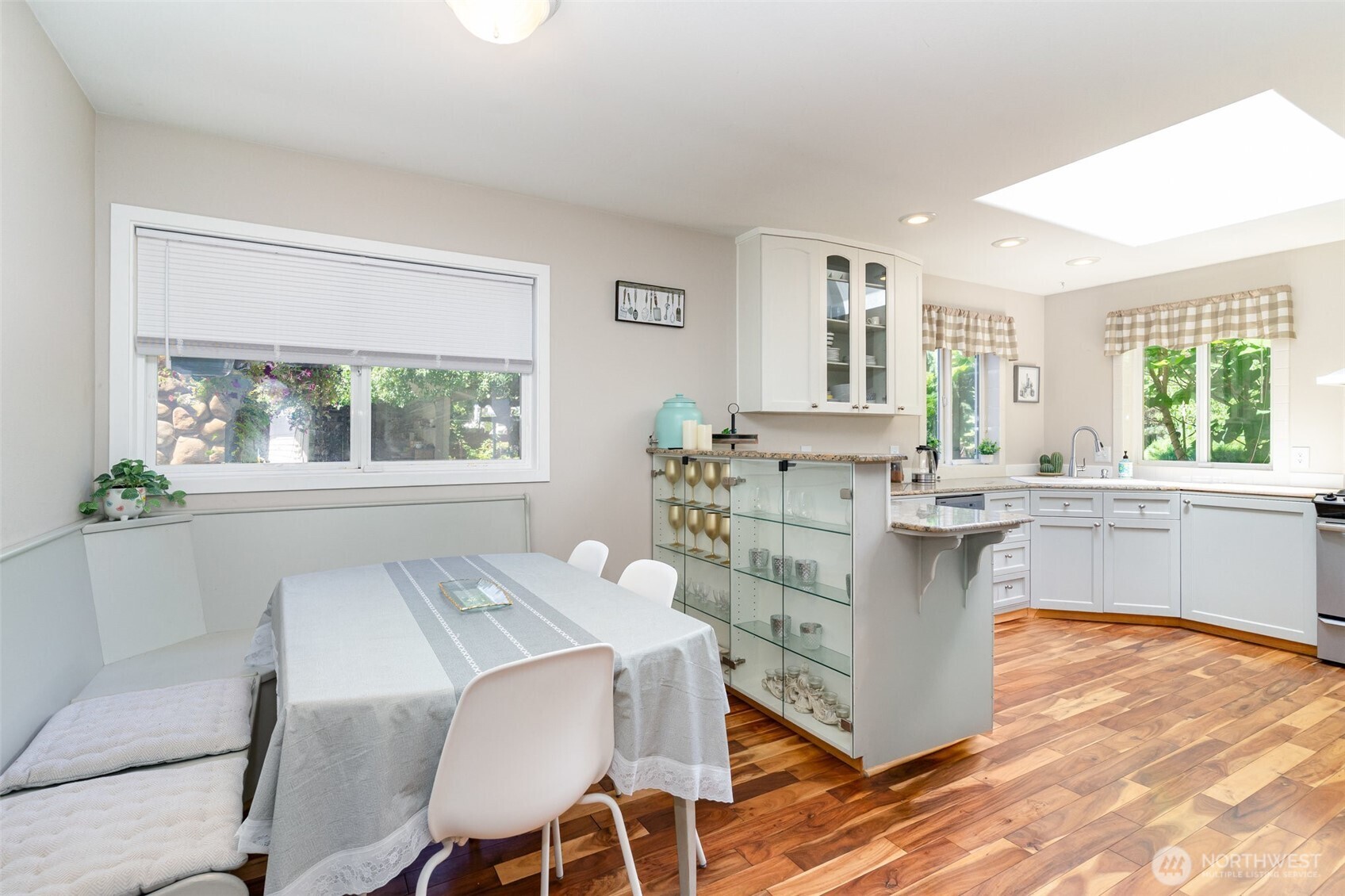 2726 Pioneer Way E, Tacoma, WA 98404-5330