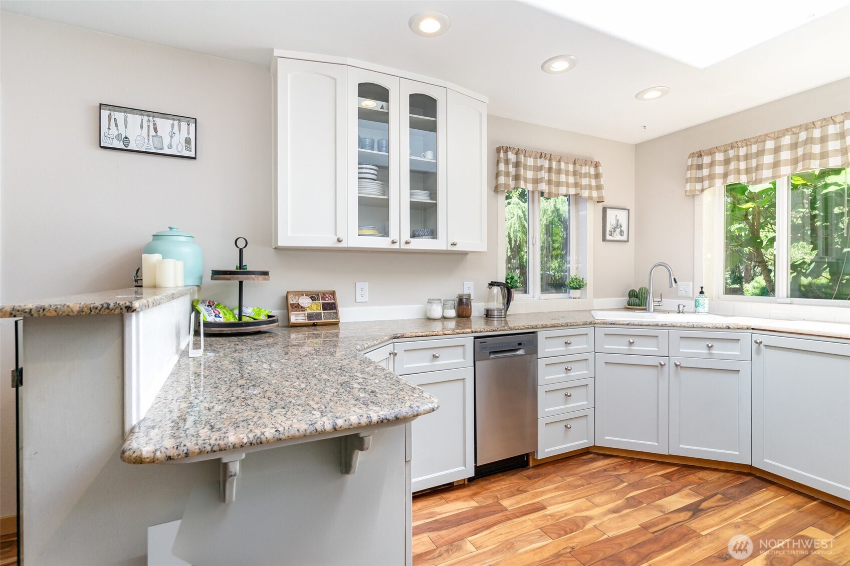 2726 Pioneer Way E, Tacoma, WA 98404-5330