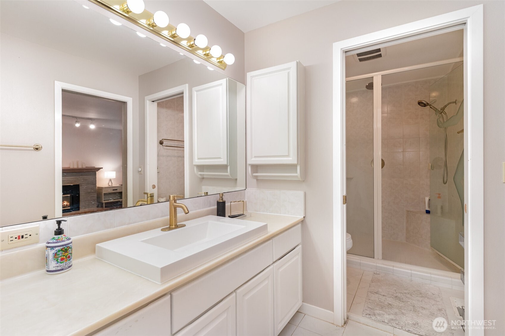 2726 Pioneer Way E, Tacoma, WA 98404-5330