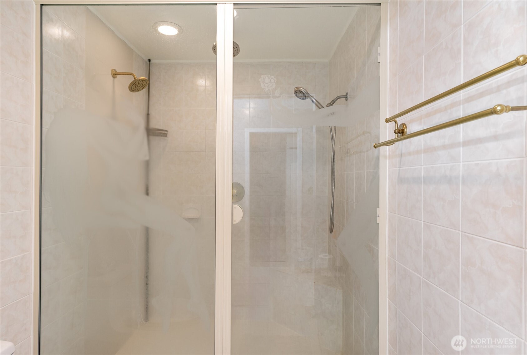 2726 Pioneer Way E, Tacoma, WA 98404-5330