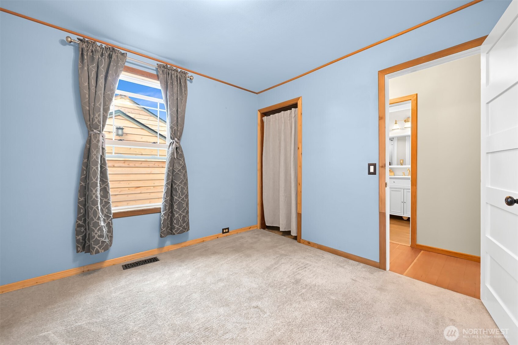 218 Evergreen Street , Mount Vernon, WA 98273