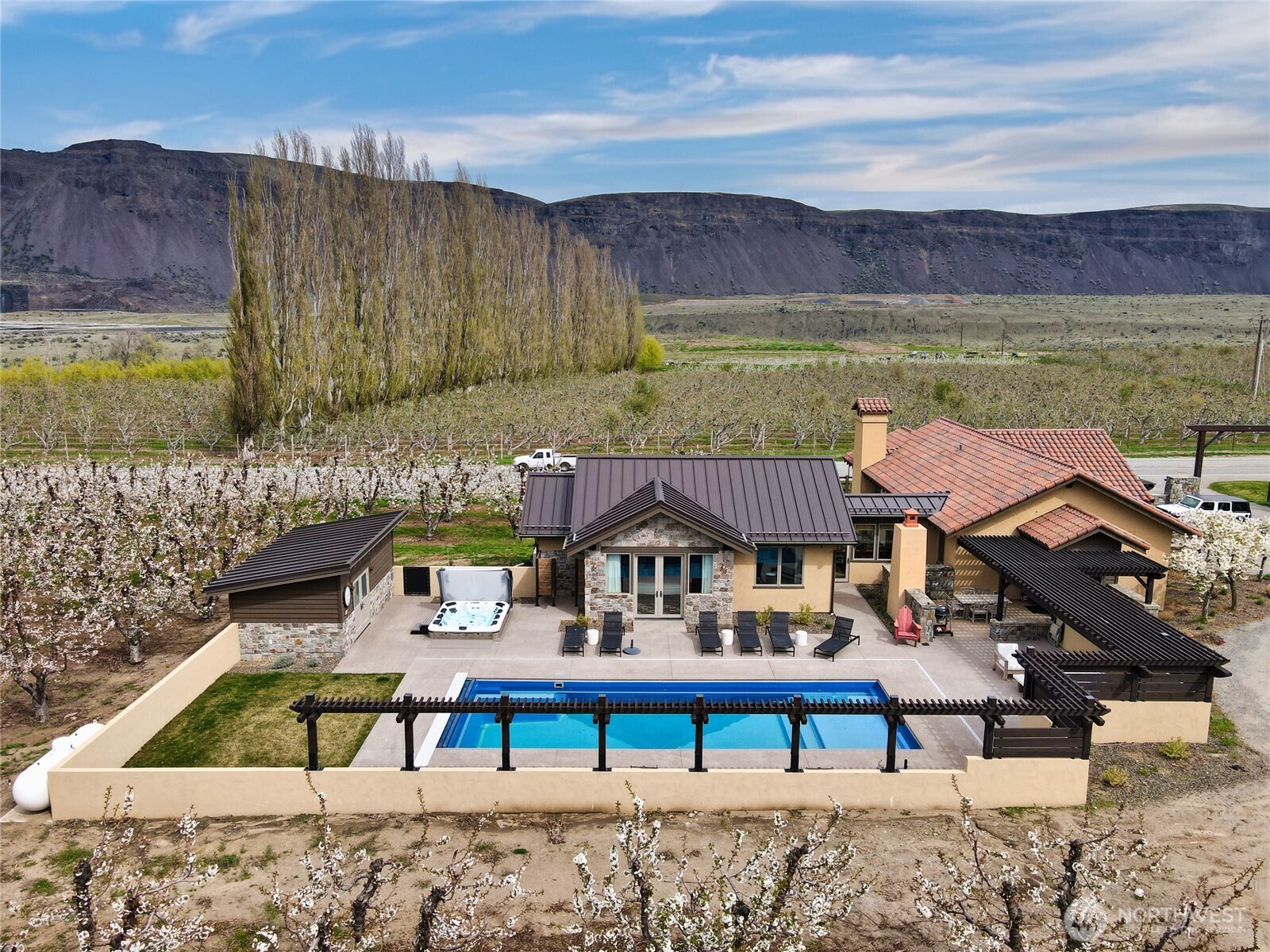 5814 Colockum Road , Malaga, WA 98828