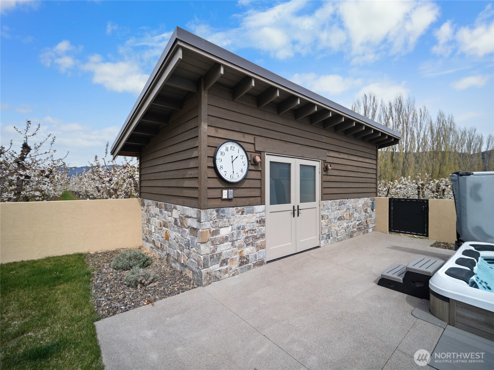 5814 Colockum Road , Malaga, WA 98828