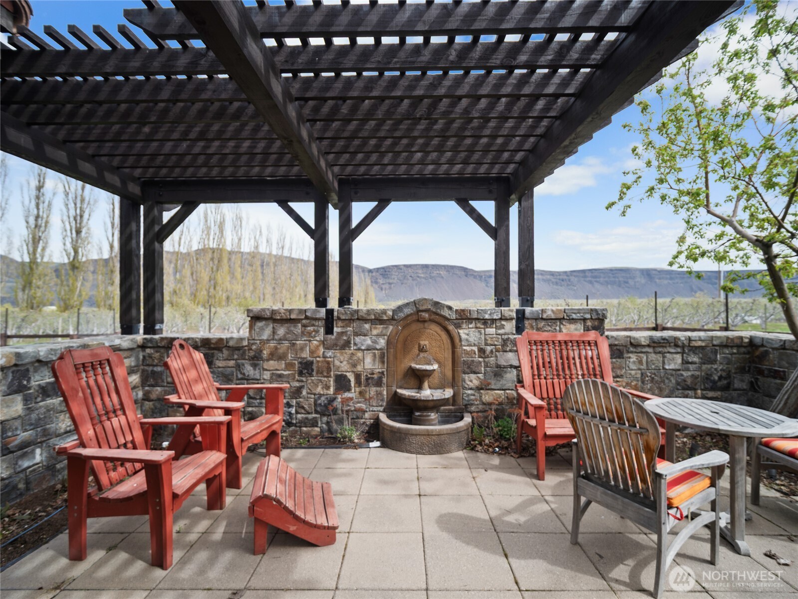 5814 Colockum Road , Malaga, WA 98828