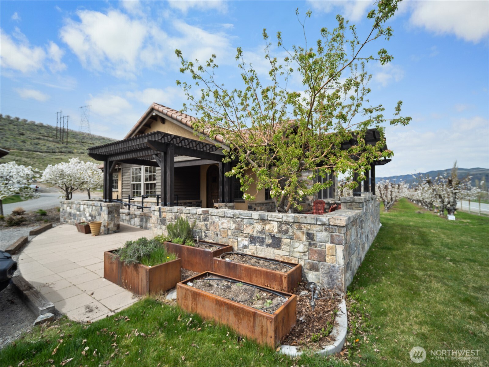 5814 Colockum Road , Malaga, WA 98828