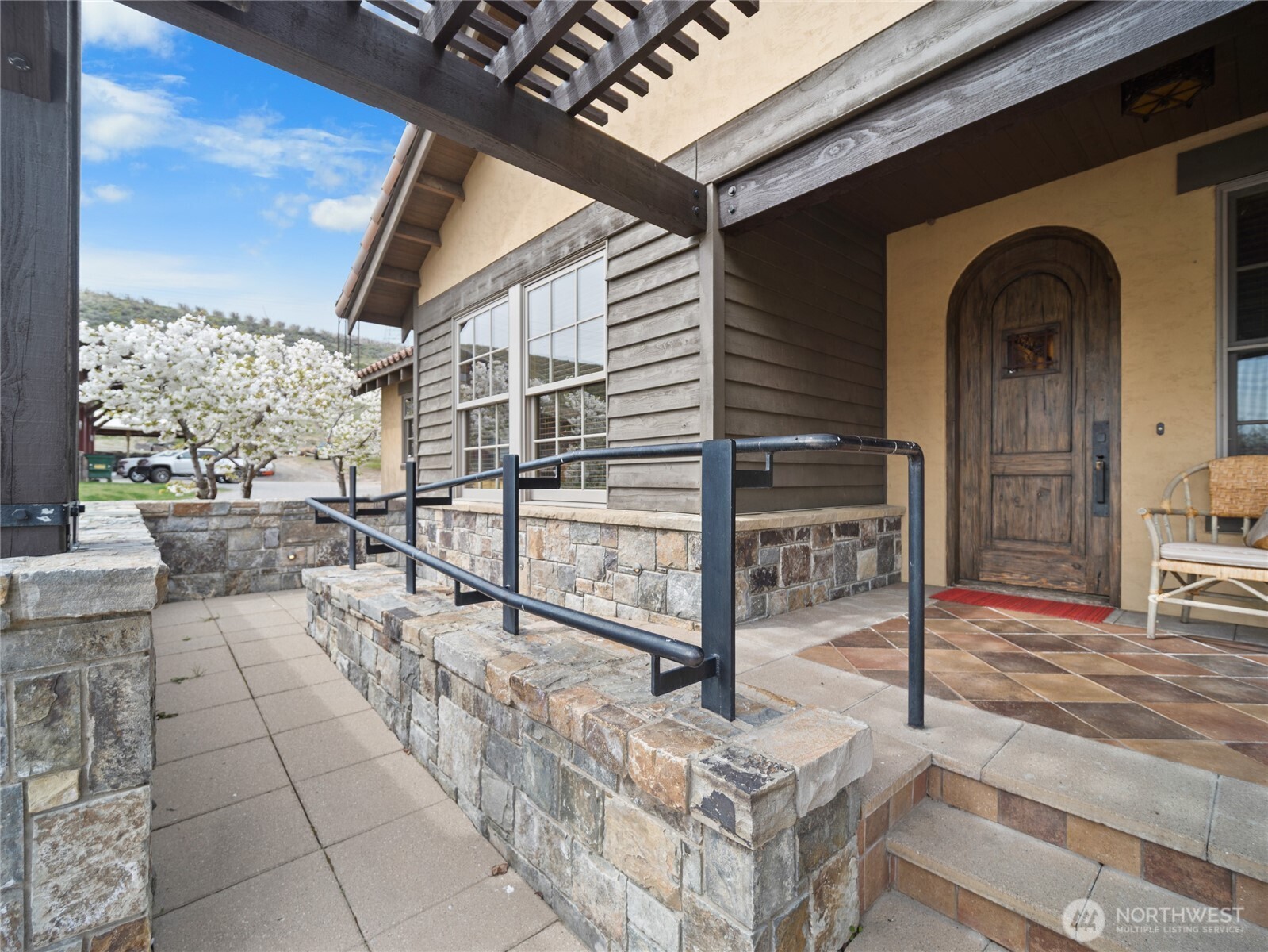 5814 Colockum Road , Malaga, WA 98828