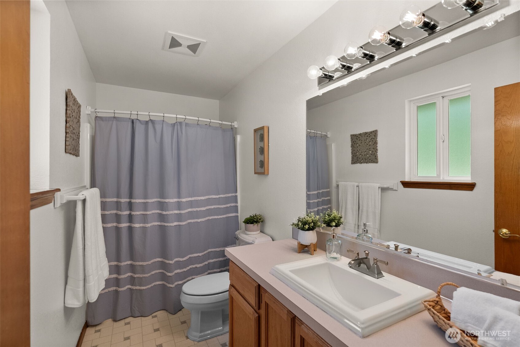 7207 Lakeside St SW , Olympia, WA 98512