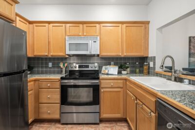 12439 NE Totem Lake Way #106, Kirkland, WA 98034 - Photo 11