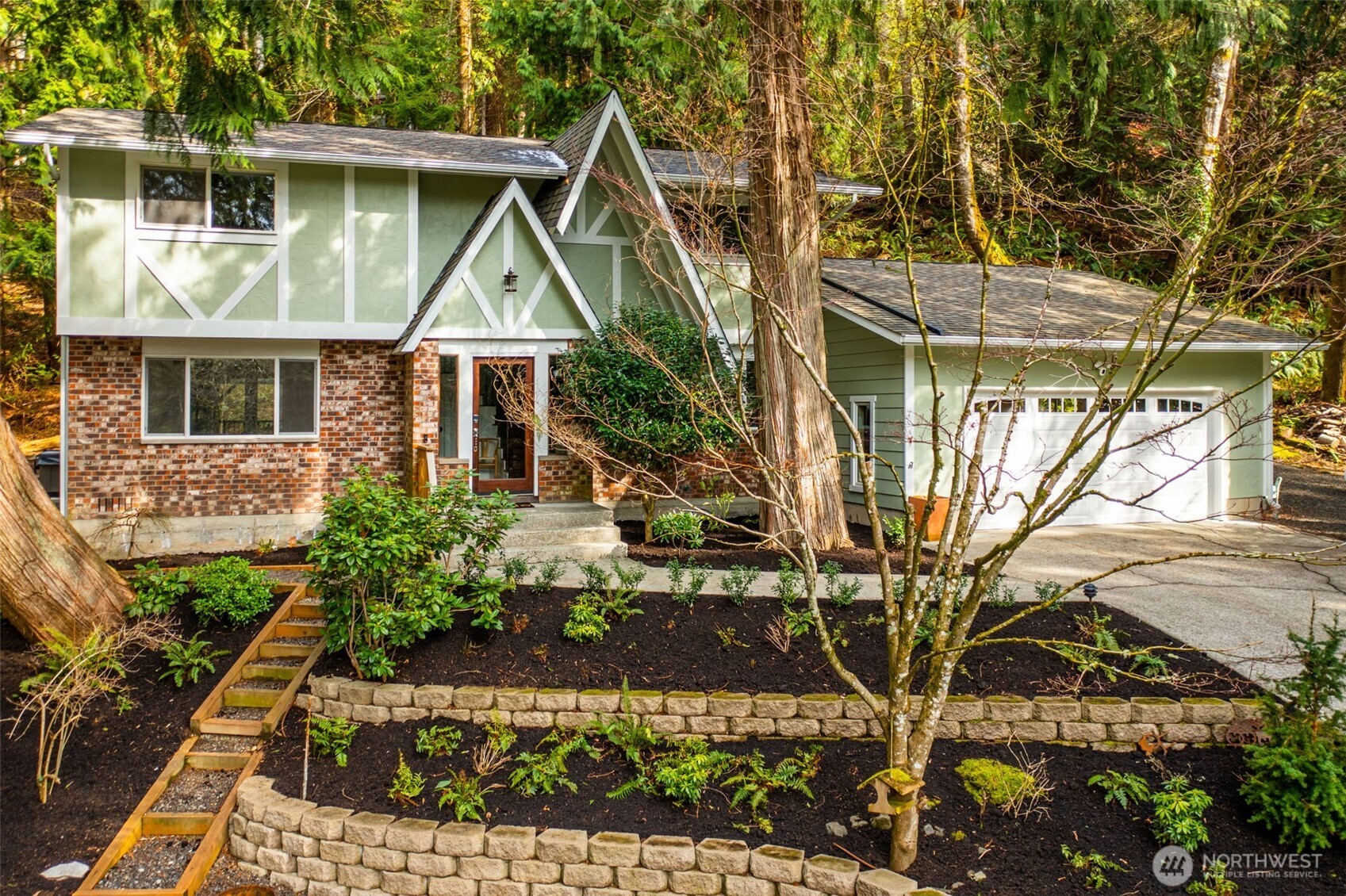 8205 NE Blakely Court W, Bainbridge Island, WA 98110