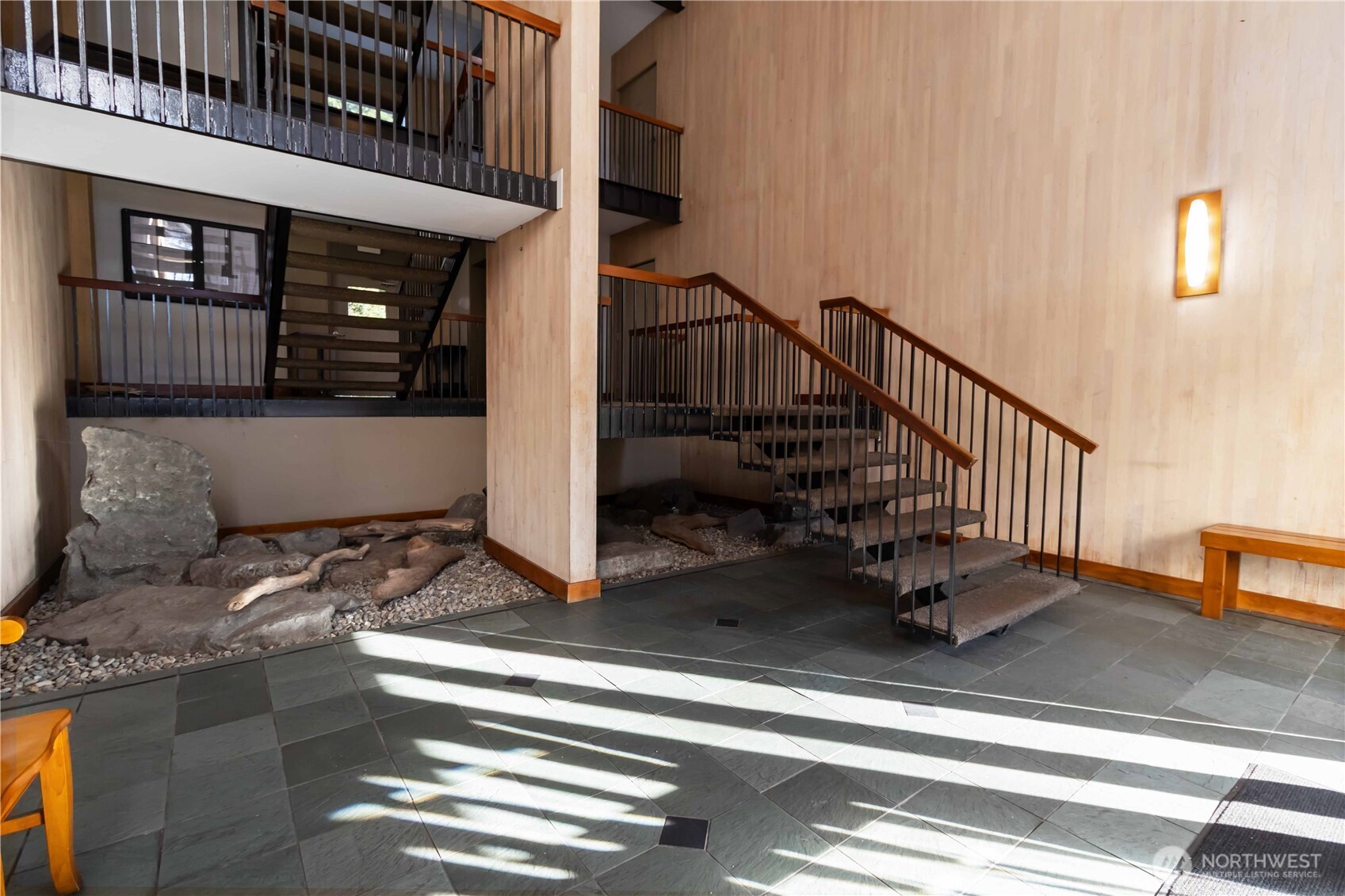 2500 81st Ave SE #319, Mercer Island, WA 98040