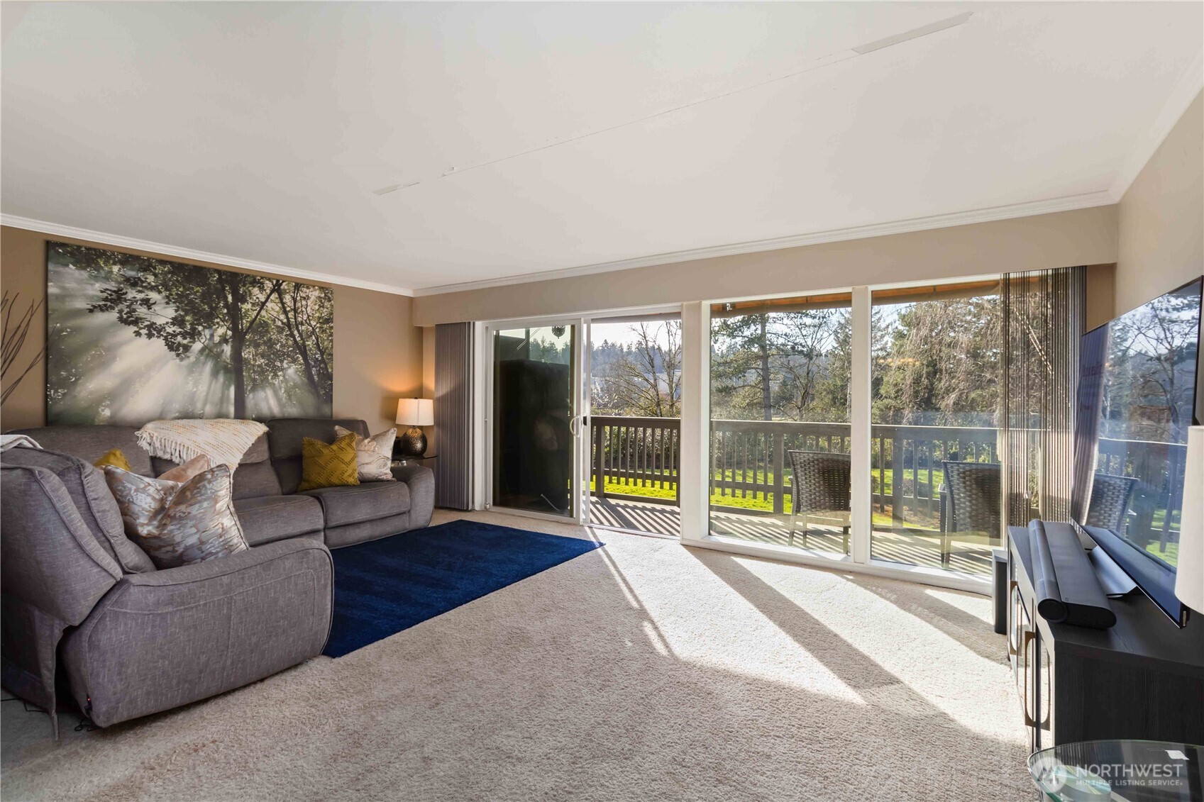 2500 81st Ave SE #319, Mercer Island, WA 98040